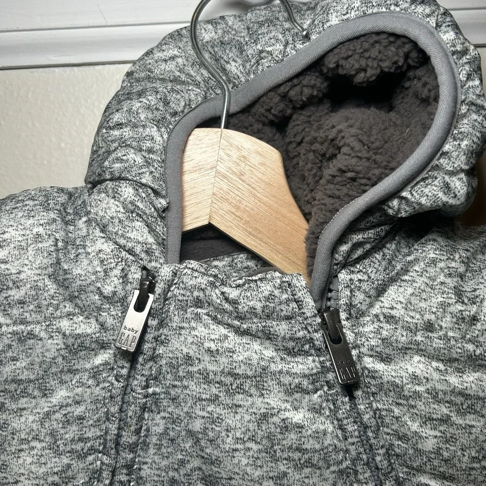 Baby Gap Bear Puffer Gray One-Piece 0-6‎ Months Hoodie